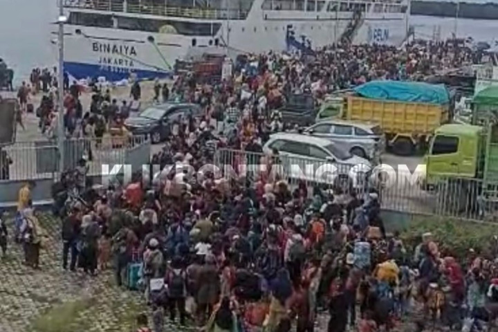 Terjadi Lagi! Ratusan Penumpang Kapal di Pelabuhan Loktuan Tertipu Tiket Palsu, Belinya di Facebook