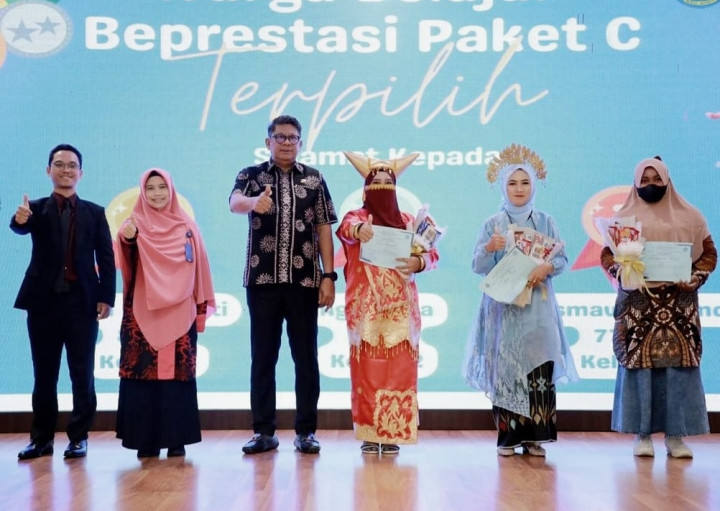Walikota Bontang Motivasi Siswa Lulusan SPNF, Apresiasi Semangat Menuntut Ilmu