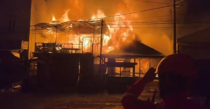 Kebakaran Ruko di Loktuan, Api Kian Besar dan Merembet