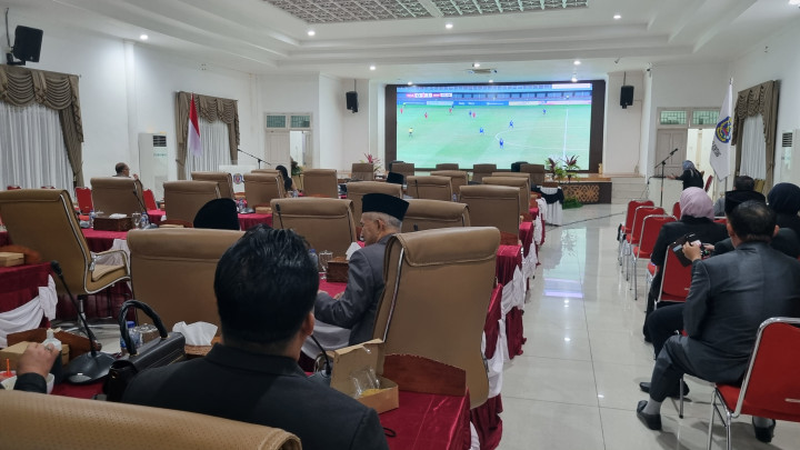 Rapat Penyampaian Anggaran APBD - Perubahan 2024 Molor, Ruangan Dipakai Nobar Indonesia versus Thailand