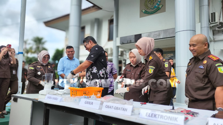 Supaya Tak Diselewengkan Oknum, Kejari Bontang Musnahkan 166 Gram Sabu dan 238 Gram Ganja