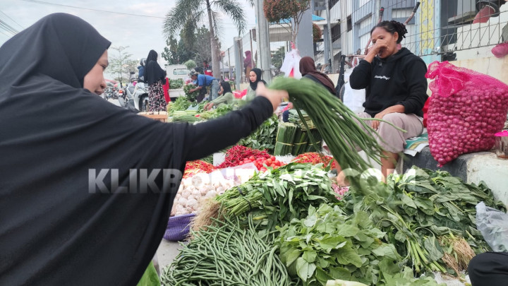 Tarik Ulur Kebijakan di Pasar Rawa Indah, UPT Pasar Perbolehkan Lagi Pedagang Jualan di Pelataran Parkir