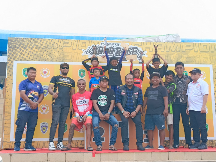 Tutup Kejurprov Balap Motor Seri ke-3, Wabup Kutim Ingin Pembalap Kembangkan Potensi