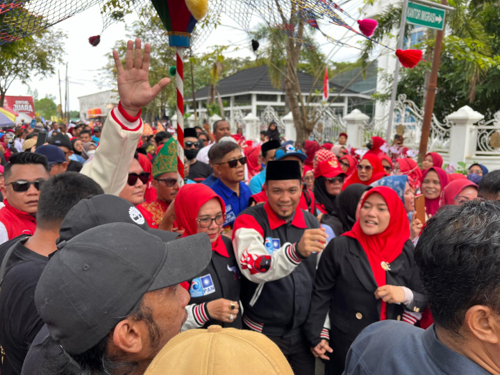 5 Ribu Simpatisan Iringi Pasangan 'Juara' Daftar di KPU Bontang