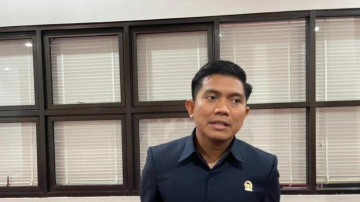 Apresiasi Aksi Pemuda BK Swadaya Perbaiki Trotoar, Andi Faiz Minta Pemkot Segera Turun Tangan 