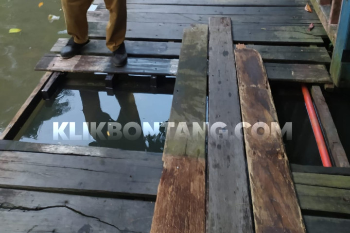 Bontang Kuala Banjir Rob Lagi, Pengendara Terperosok Saat Lintasi Trotoar Rusak