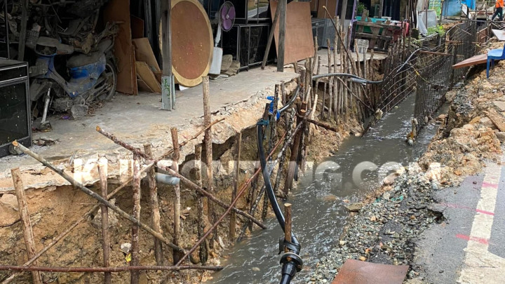 Khawatir Rumah Ambruk, Proyek Drainase Rp 7 Miliar di Suryanata Dikeluhkan Warga
