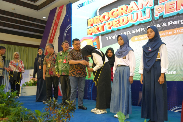 Merdeka Pendidikan untuk Anak Negeri, Pupuk Kaltim Salurkan Beasiswa Rp3,8 Miliar