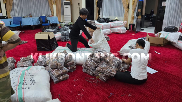 Pengadaan Batik Sekolah Rp 12 M yang Didatangkan dari Jawa Tiba di Bontang, Mulai Bagikan ke Siswa