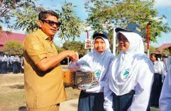 Penjahit Lokal Tak Kerjakan Seragam Sekolah, Basri Sebut karena Harga Kemahalan