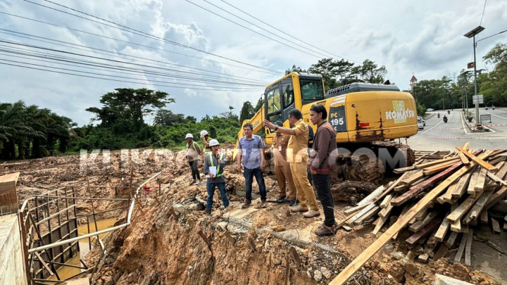 Sidak Proyek Drainase di Jalan Cipto Mangunkusumo, Wali Kota Minta Selesai Oktober