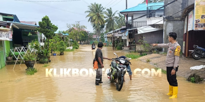 Banjir di Guntung Meluas Menjelang Siang Hari, Jalanan Ditutup Sementara
