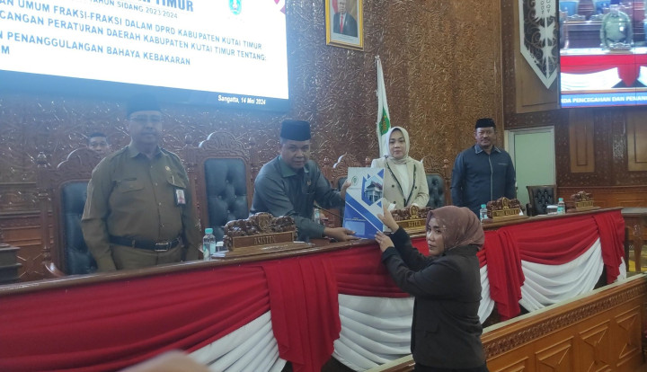 Fraksi AKB Sampaikan Pandangan Terhadap Raperda Ketertiban Umum