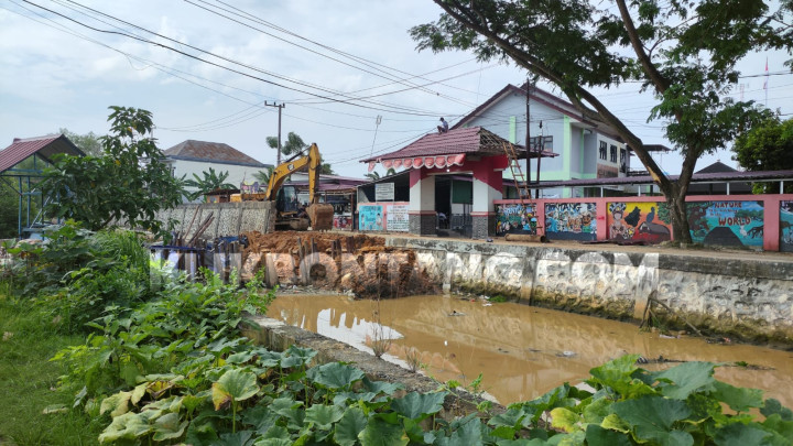 Proyek Jembatan Rp 4,9 Miliar di Depan SMPN 7  Capai 50 Persen