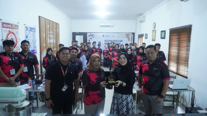 Seusuaikan Kebutuhan Dunia Kerja dan Peluang Usaha, Dispopar Bontang Gelar Pelatihan Barista dan Pastry