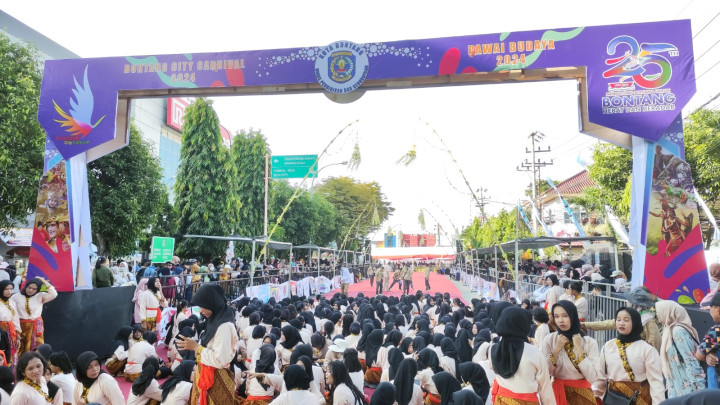 Warga Padati Area BCC, Menanti Penampilan Penampilan 2.300 Penari Jepen