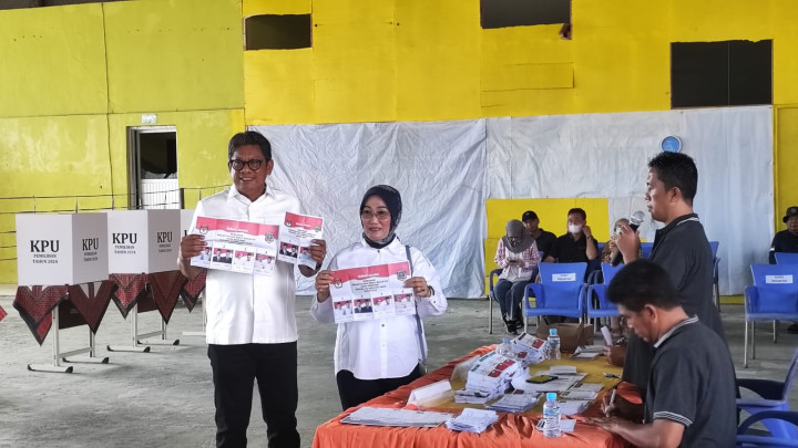 Basri, Najirah dan Neni Mencoblos di TPS yang Sama di Bontang Baru