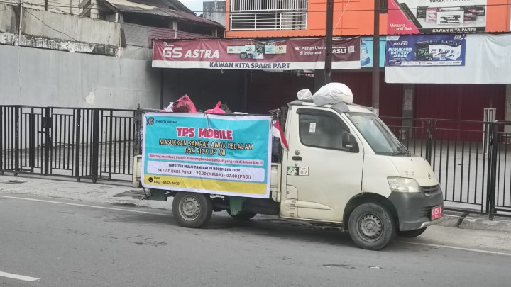 Sampah Berserakan di Pinggir Jalan, DLH Bontang Siagakan Mobil Bak Sampah Semalaman