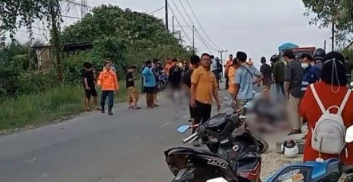 Adu 'Banteng' di KM 8 Jalan Poros Bontang - Samarinda, 1 Pemotor Tewas