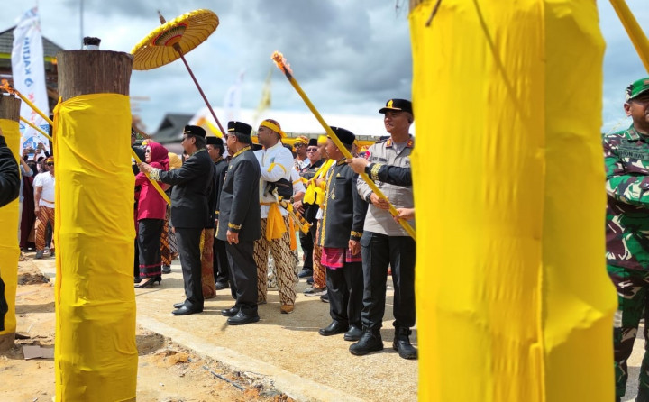 Erau Pelas Benua Guntung Dimulai; Bersih-bersih Kampung dari Roh Jahat, 'Komunikasi' Tetua & Leluhur