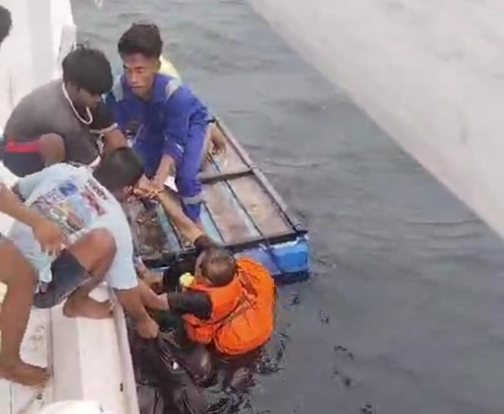 Pengakuan Korban Selamat Kapal Tenggelam; 9 Jam Terapung di Laut, Tetap Memboyong Jenazah Temannya