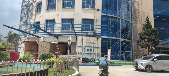 Tingkatkan Kenyamanan Pasien dan Pengunjung, RSUD Renovasi Atap dan Kanopi Gedung Lama