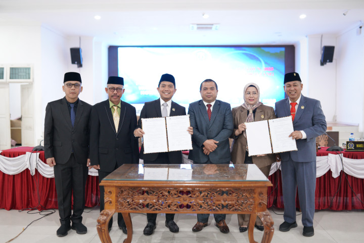 DPRD Bontang Tetapkan Neni Moerniaeni dan Agus Haris Sebagai Wali Kota dan Wakil Walikota 2025 - 2030