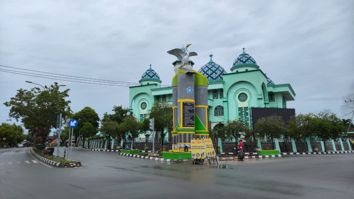 Proyek Tugu PKK Rp 700 Juta Rampung; Cat Belang-Belang, Kualitas Patung Burung Tak Rapi