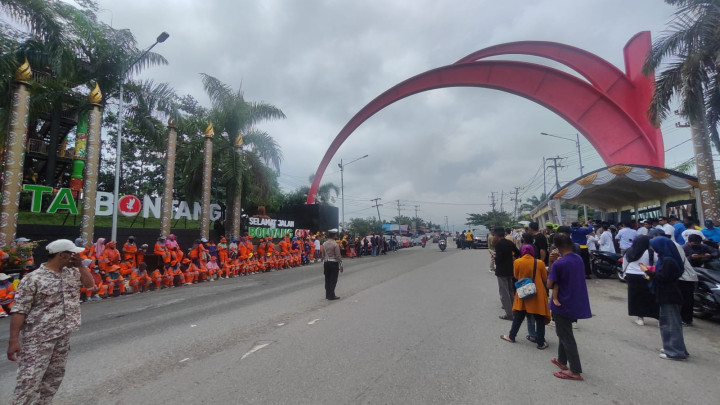 Masyarakat Bontang Tumpah Ruah Sambut Kedatangan Neni-Agus Haris, Konvoi dari Tugu Selamat Datang hingga Ke Rujab