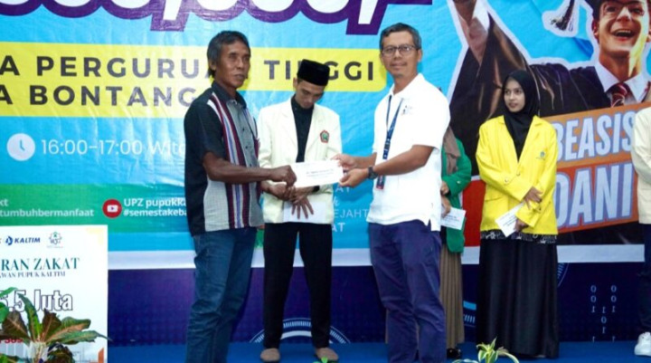 Wujudkan Generasi Andal dan Produktif, UPZ Pupuk Kaltim Salurkan Beasiswa Madani Rp1,5 Miliar