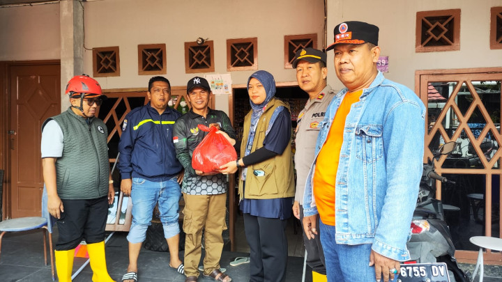 Badak LNG Salurkan 500 Paket Makan Siang untuk Korban Banjir di Bontang