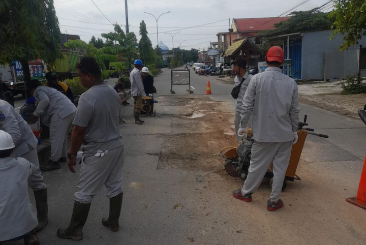 Usai Disemprot Dewan, Dinas PUPR Bontang Langsung Perbaiki Jalan Rusak di Loktuan