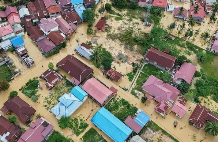 Banjir di Bontang Makin Tinggi, Selutut Orang Dewasa