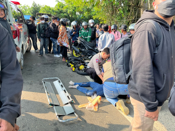 Kecelakaan di Poros Sambo, Pemotor Berboncengan Dilarikan ke RSUD Bontang