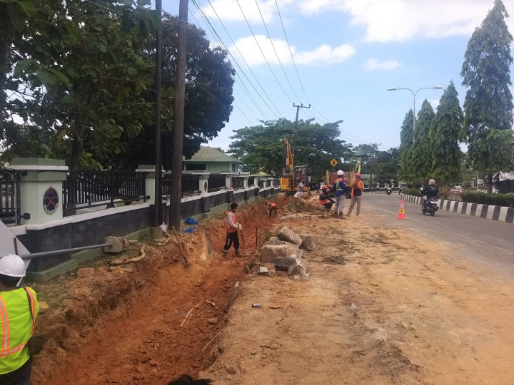 Proyek Trotoar dan Drainase Rp 23 M Dikerjakan Kontraktor Berau; Sebabkan Penyempitan Jalan, Pemkot Minta Maaf