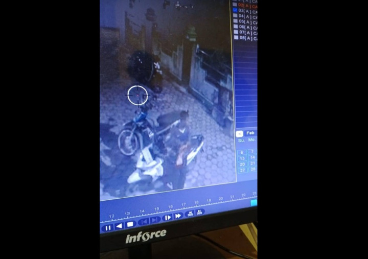 Motor Jamaah Masjid di Loktuan Diembat Maling, Wajah Pelaku Terekam CCTv