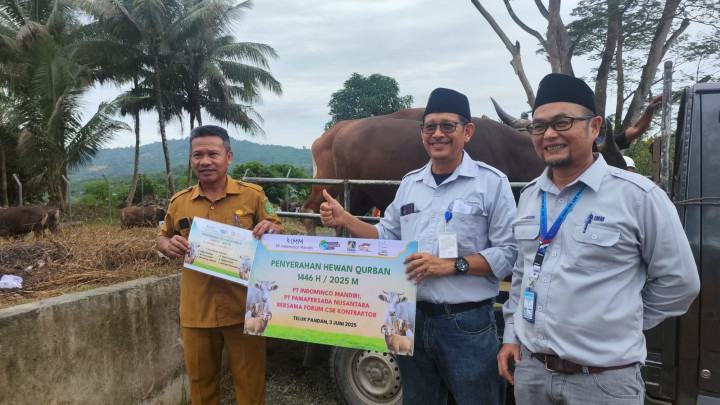 PT Indominco Mandiri Salurkan 124 Hewan Kurban untuk Masyarakat