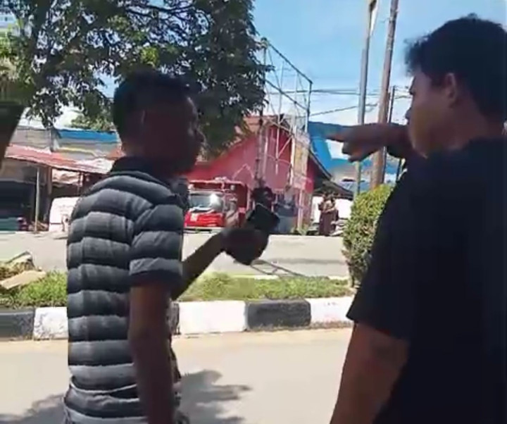 Jemput Penumpang di depan Terminal; Sopir Angkot dan Driver Ojol Bersitegang