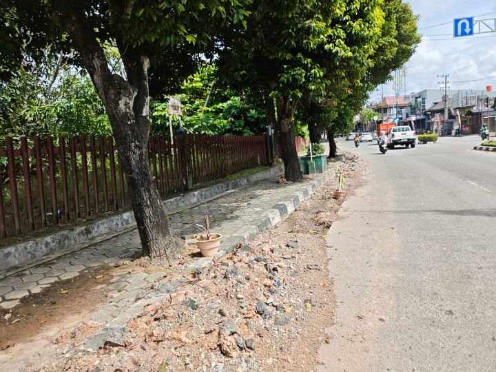 Proyek Pipanisasi Air dari Void IMM ke Bontang Masih 20 Persen; Sisa Galian Sebabkan Jalan Menyempit