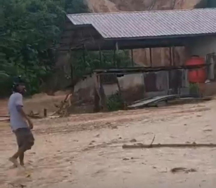 Penahan Sementara Longsor di Kanaan Jebol, Warga Kampung Timur Kembali Was-was