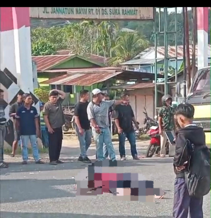 Diseruduk Truk di KM 4 Poros Bontang-Samarinda, Pemotor Terpental dan Pendarahan di Kepala