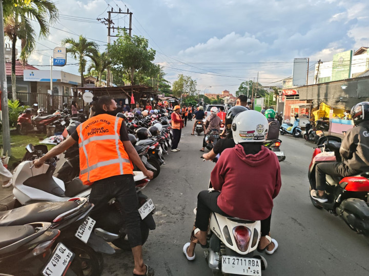 Jukir dengan Atribut Tapi Tak Setor Retribusi; Dishub Jadwalkan Panggil Oknum Parkir