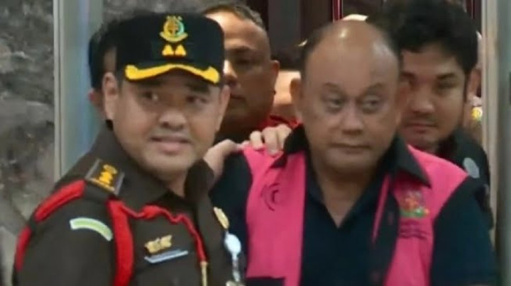 Pakai Rompi Pink dan Diborgol, Kejagung Resmi Tahan Eks Kepala BGN Dadan Hindayana Cs