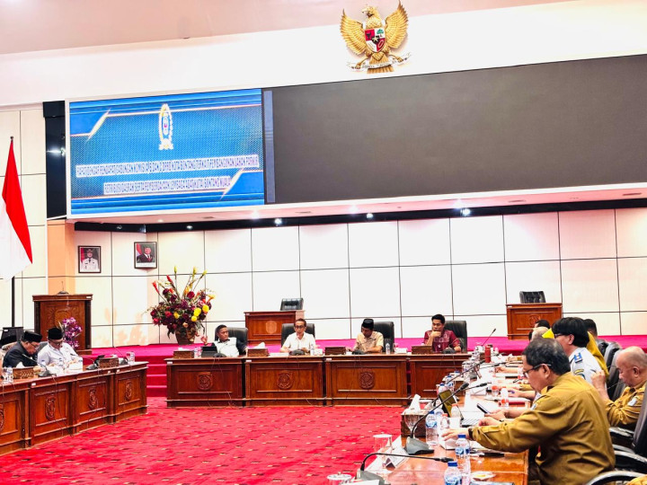 Rustam Minta Seluruh Kegiatan di BK Libatkan Warga Lokal dan Lembaga Adat