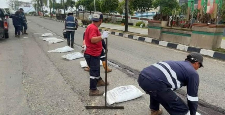 Permohonan Tak Digubris Pusat, Pemkot Perbaiki Sementara Jalan Rusak di Tanjakan RSUD