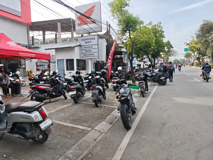 Tunggu Perda Rampung, Dishub Bontang Bakal Cabut Pentil dan Lepas Ban Kendaraan yang Parkir di Trotoar