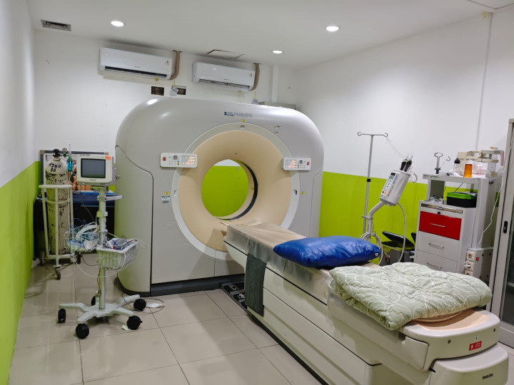 Sebelum CT-Scan, Kenali Perbedaan Pemeriksaan dengan Kontras dan Tanpa Kontras