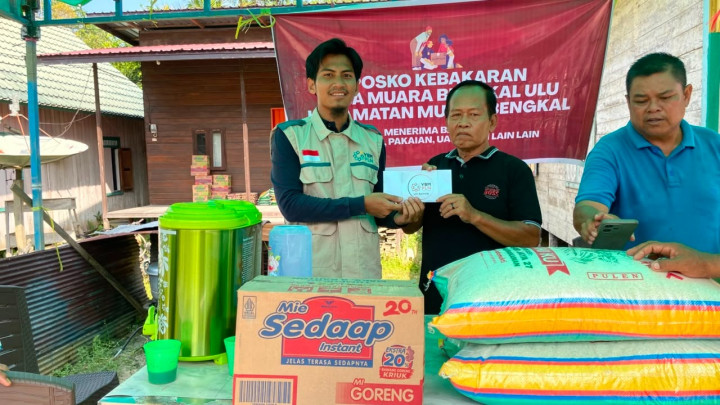 YBM PLN UP3 Bontang Salurkan Sembako dan Santunan Dana Bagi Korban Kebakaran di Muara Bengkal Ulu