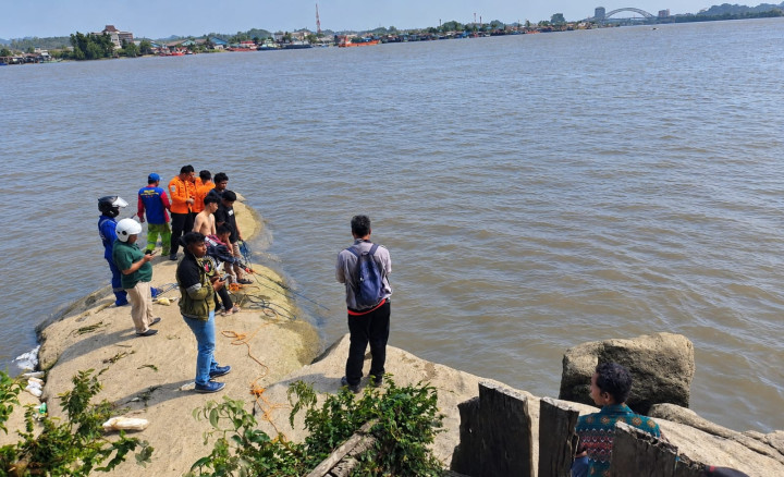 Anak 11 Tahun Tenggelam di Perairan Samarinda, Sempat Dibantu Temannya dengan Pelampung