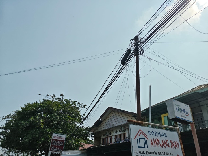 Kabel Telkom di Bontang Semrawut hingga Tiang Nyaris Roboh, Walikota Segara Layangkan Surat